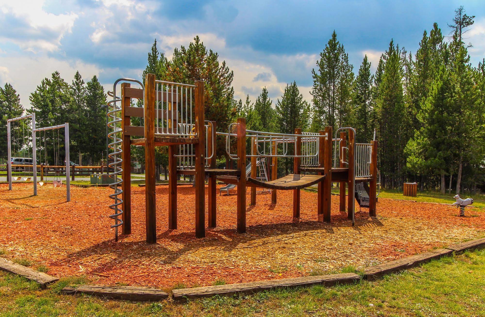 Hotel Timbers At Island Park Exterior foto
