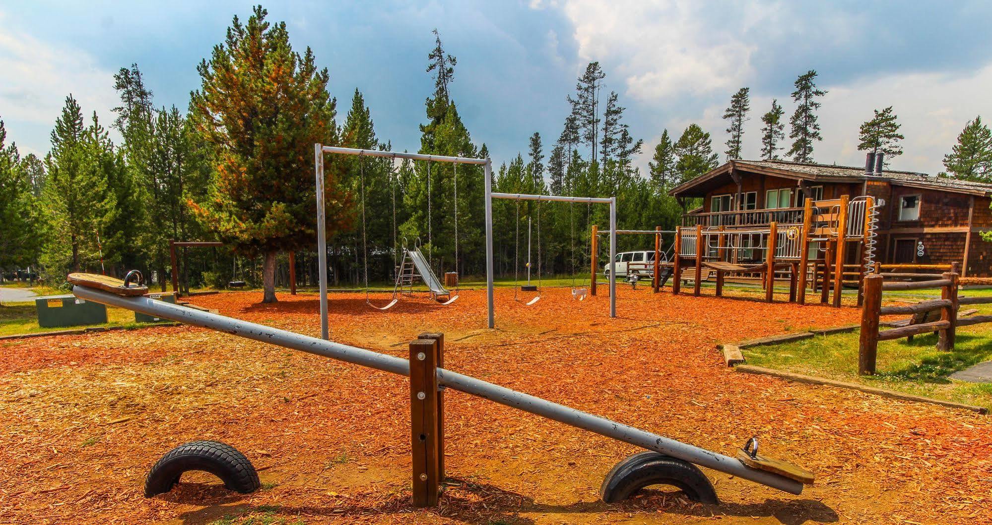 Hotel Timbers At Island Park Exterior foto